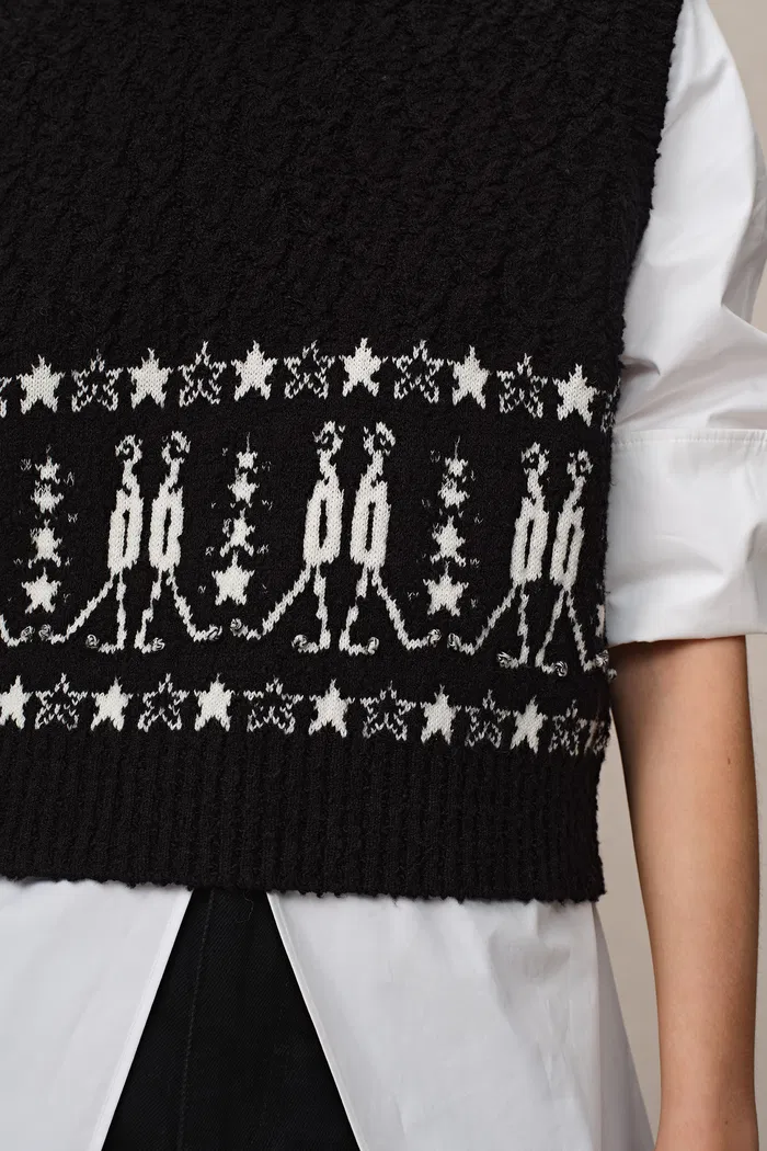 6551-star-walker-fair-isle-sleeveless-sweater-in-wool-pom-pom-yarn-knit-1.webp