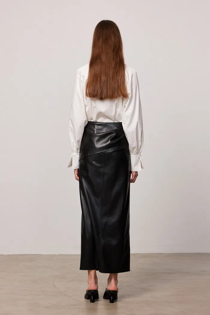 6689-leona-pleated-slit-skirt-in-vegan-leather-1.webp