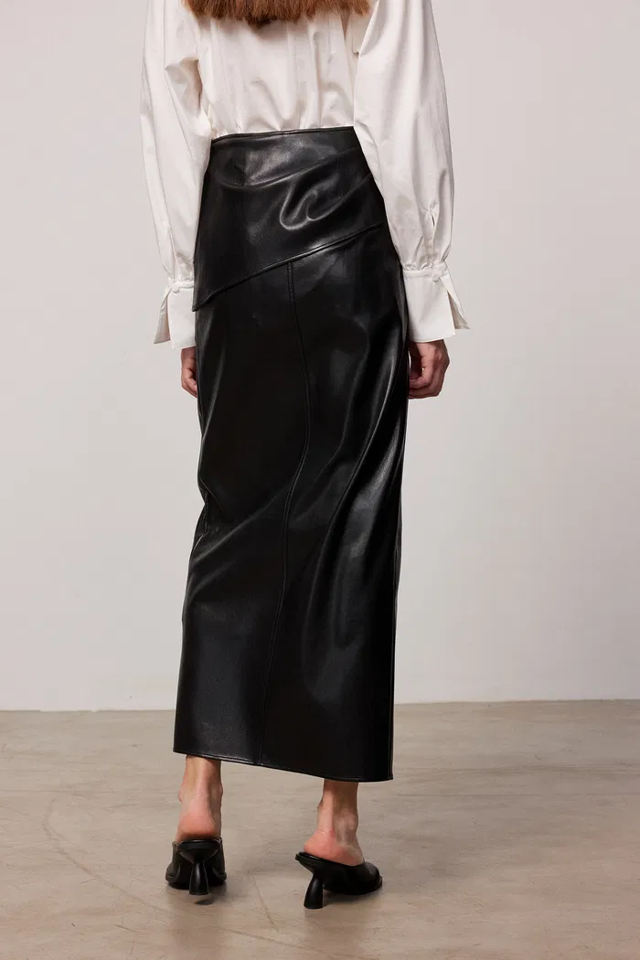 6689-leona-pleated-slit-skirt-in-vegan-leather-1.webp