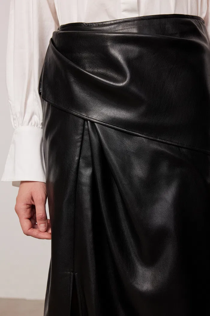 6689-leona-pleated-slit-skirt-in-vegan-leather-1.webp
