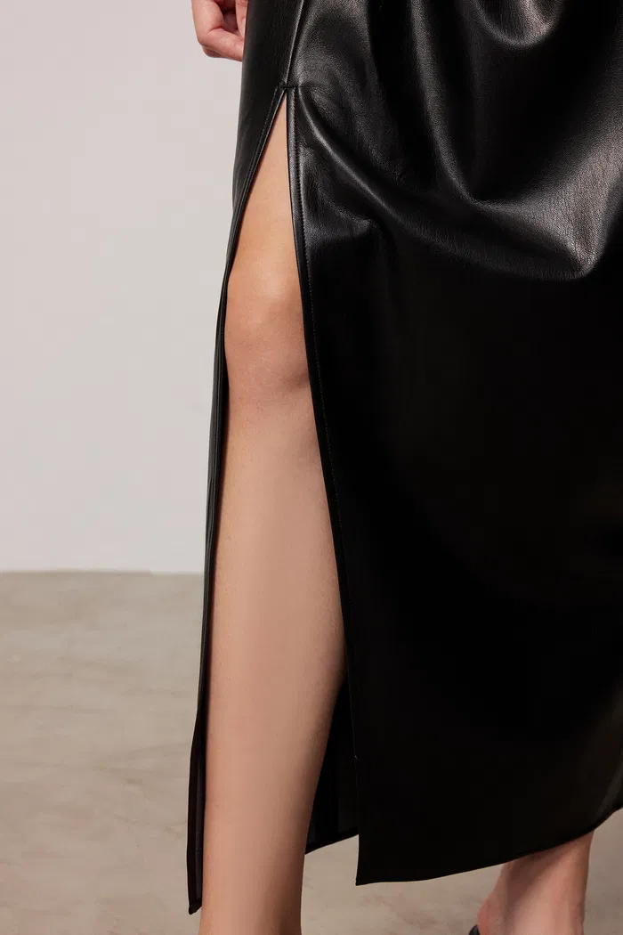6689-leona-pleated-slit-skirt-in-vegan-leather-1.webp