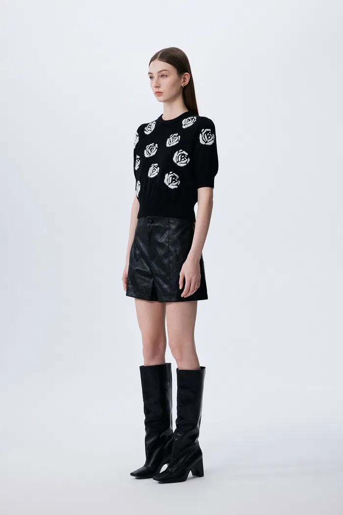 6721-rose-crochet-embroidery-crop-top-in-wool-1.webp