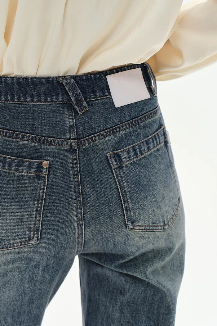 6773-sabrina-washed-jeans-in-cotton-denim-1.webp