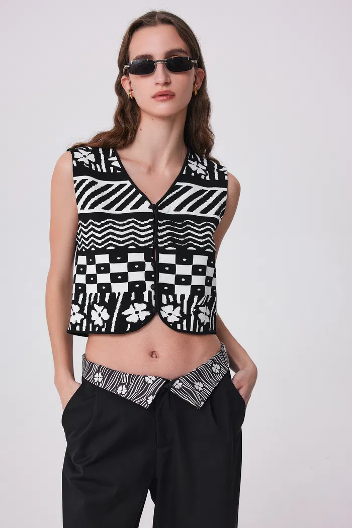 6847-lana-jacquard-vest-in-cotton-viscose-blend-knit-1.webp