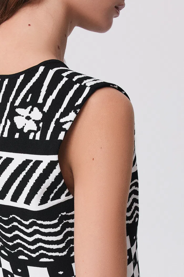 6847-lana-jacquard-vest-in-cotton-viscose-blend-knit-1.webp