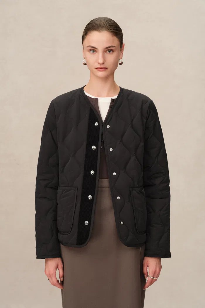 6950-olivia-black-cropped-lightweight-puffer-jacket-in-high-density-water-repellent-fabric-1.webp