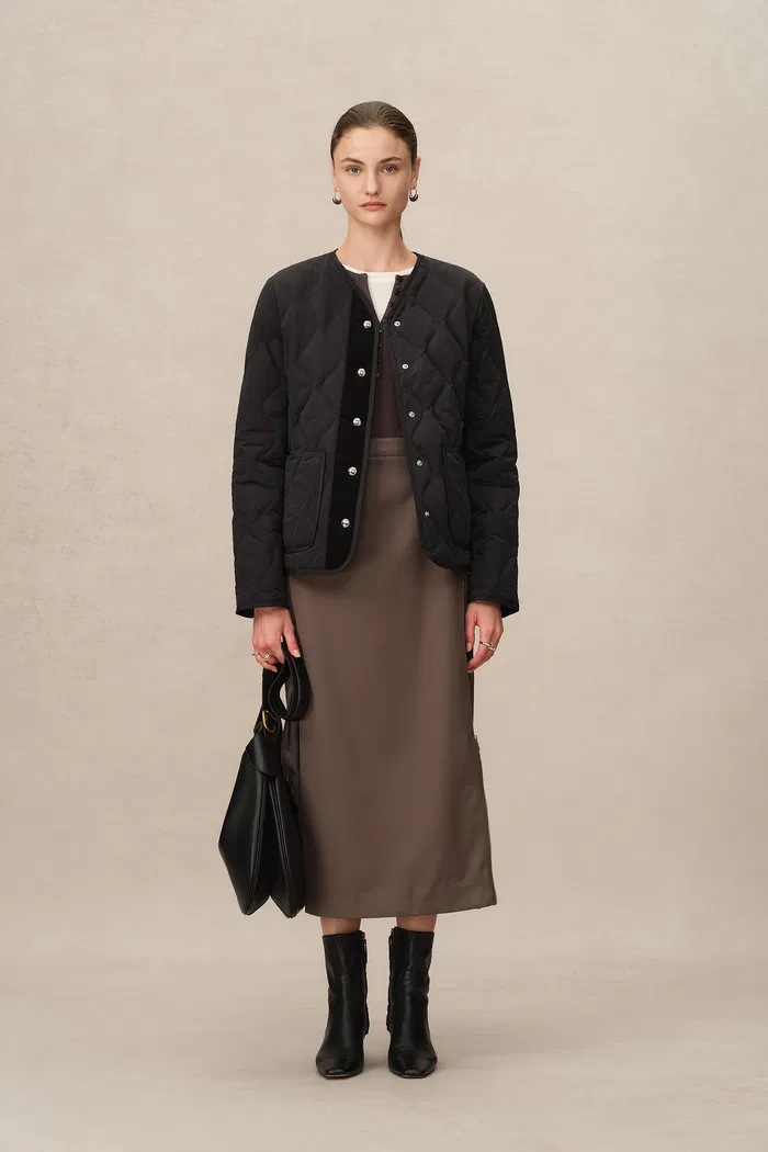 6950-olivia-black-cropped-lightweight-puffer-jacket-in-high-density-water-repellent-fabric-1.webp