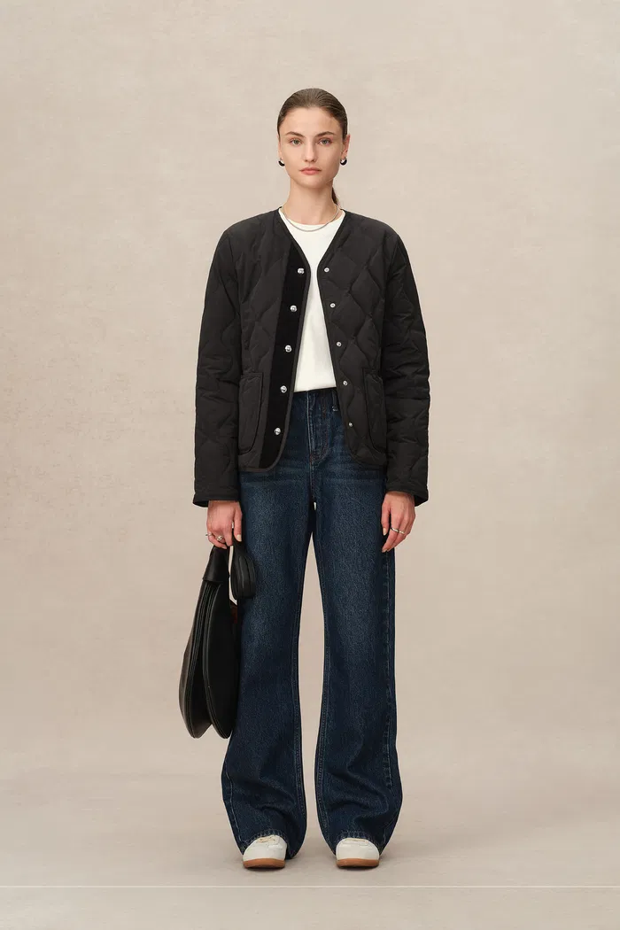 6950-olivia-black-cropped-lightweight-puffer-jacket-in-high-density-water-repellent-fabric-1.webp