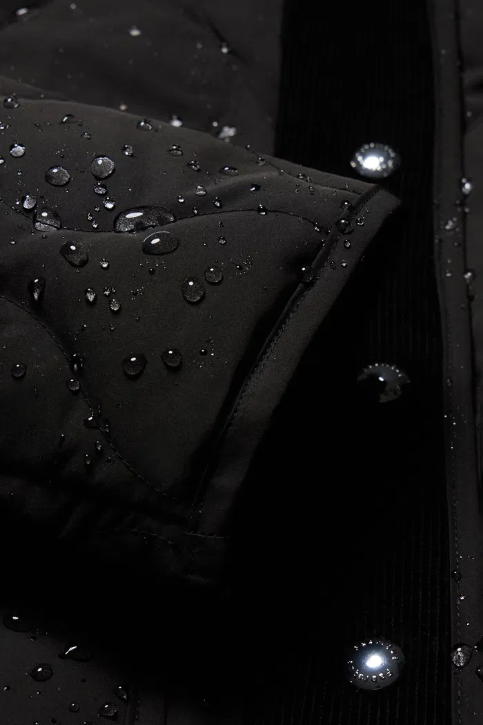 6950-olivia-black-cropped-lightweight-puffer-jacket-in-high-density-water-repellent-fabric-1.webp