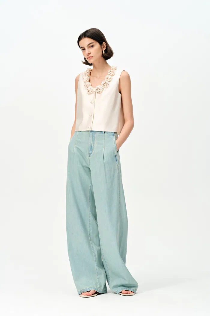 698-loira-3d-flower-vest-in-silk-wool-satin-1.webp
