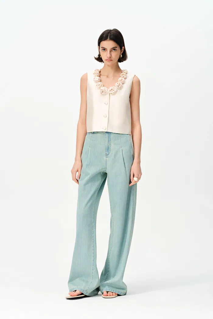 698-loira-3d-flower-vest-in-silk-wool-satin-1.webp