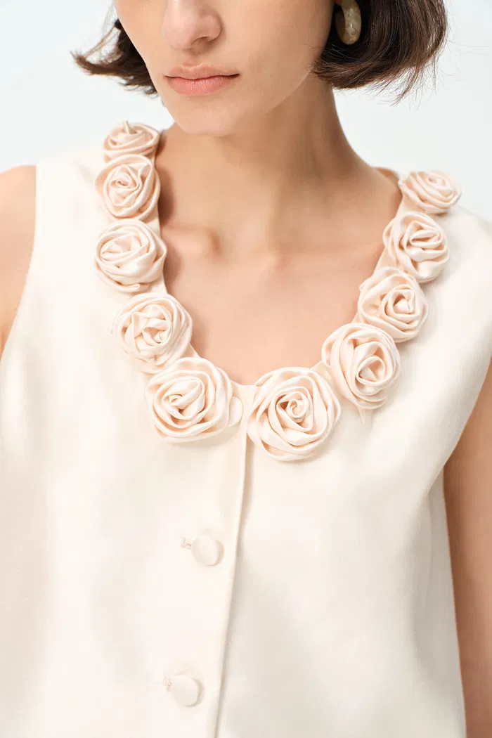 698-loira-3d-flower-vest-in-silk-wool-satin-1.webp