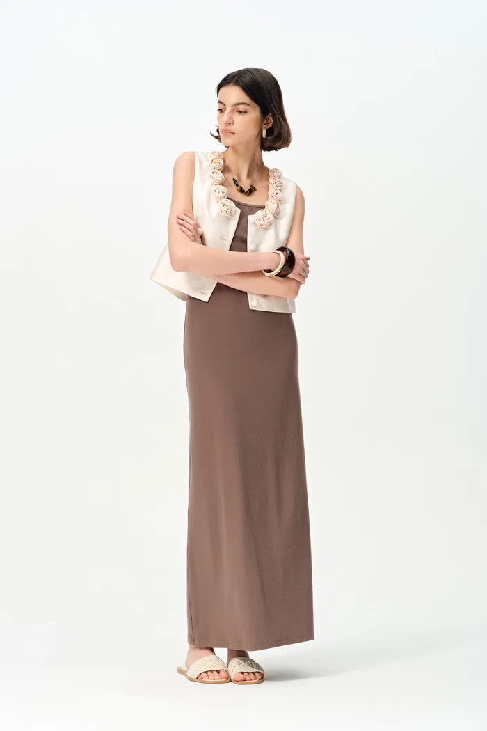 698-loira-3d-flower-vest-in-silk-wool-satin-1.webp