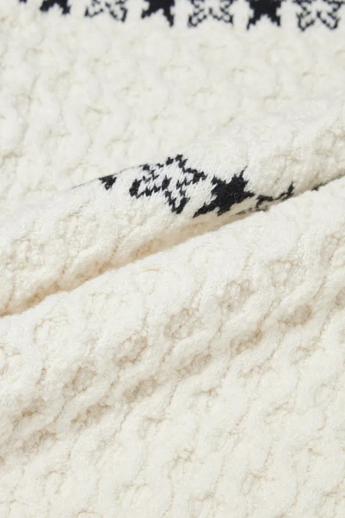 7068-star-walker-white-fair-isle-pullover-in-viscose-wool-pom-pom-yarn-knit-1.webp