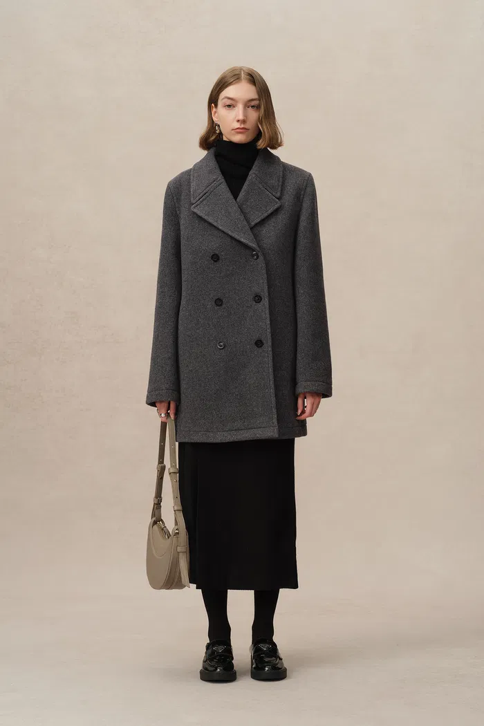 7076-beau-double-breasted-coat-in-single-face-wool-1.webp