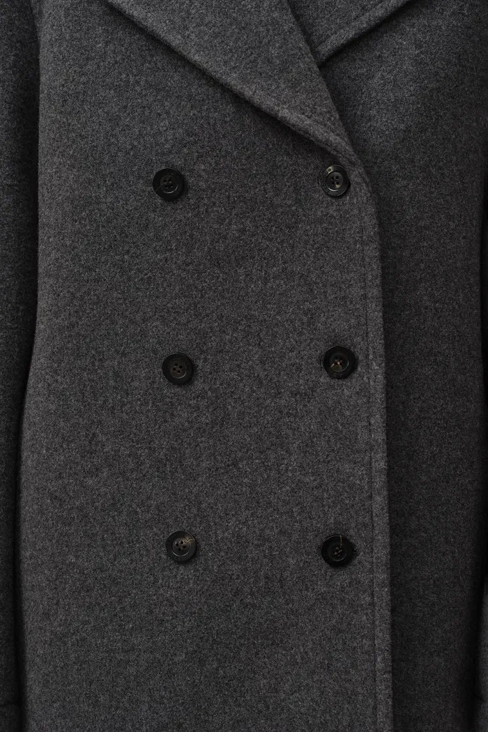 7076-beau-double-breasted-coat-in-single-face-wool-1.webp