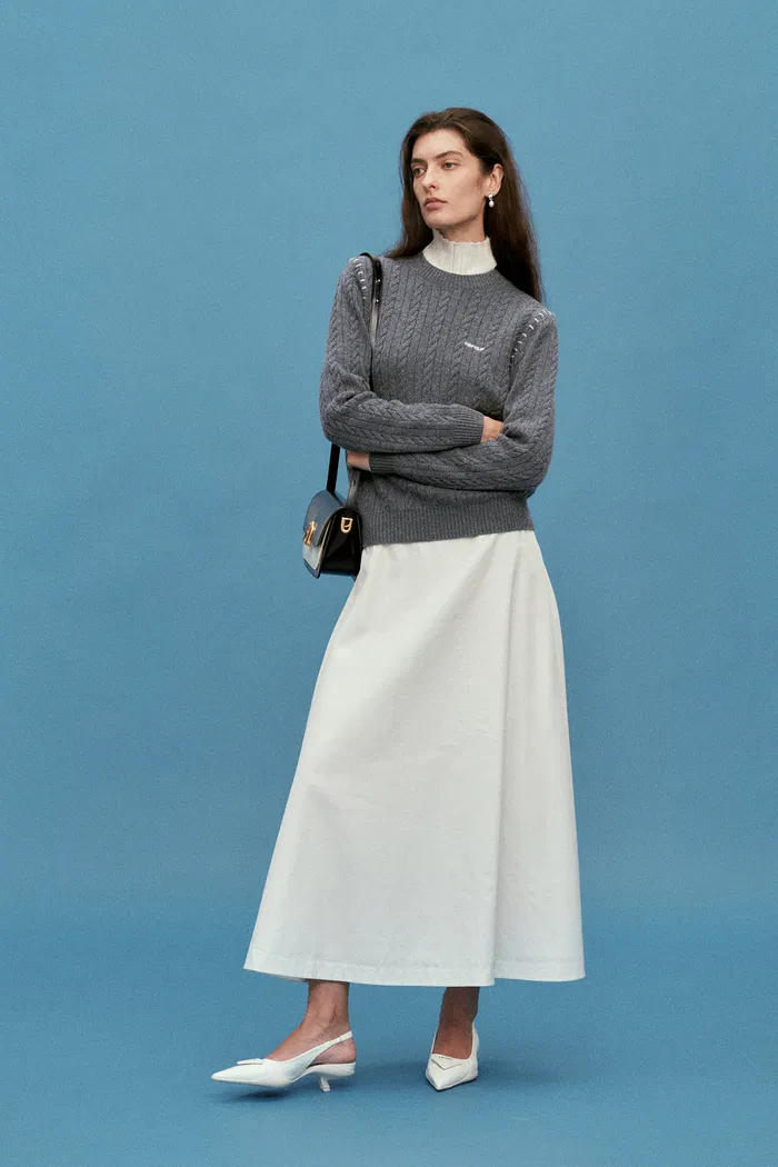 7084-nova-sweater-in-merino-cashmere-cable-knit-1.webp
