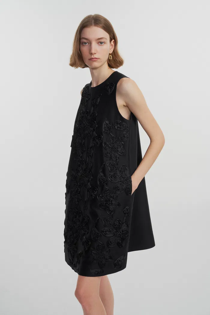 7144-engrave-embroidered-dress-in-silk-wool-blend-1.webp