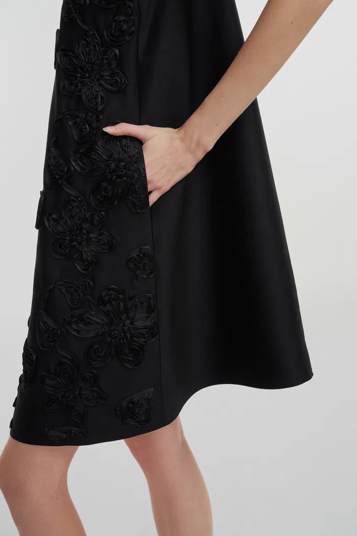 7144-engrave-embroidered-dress-in-silk-wool-blend-1.webp