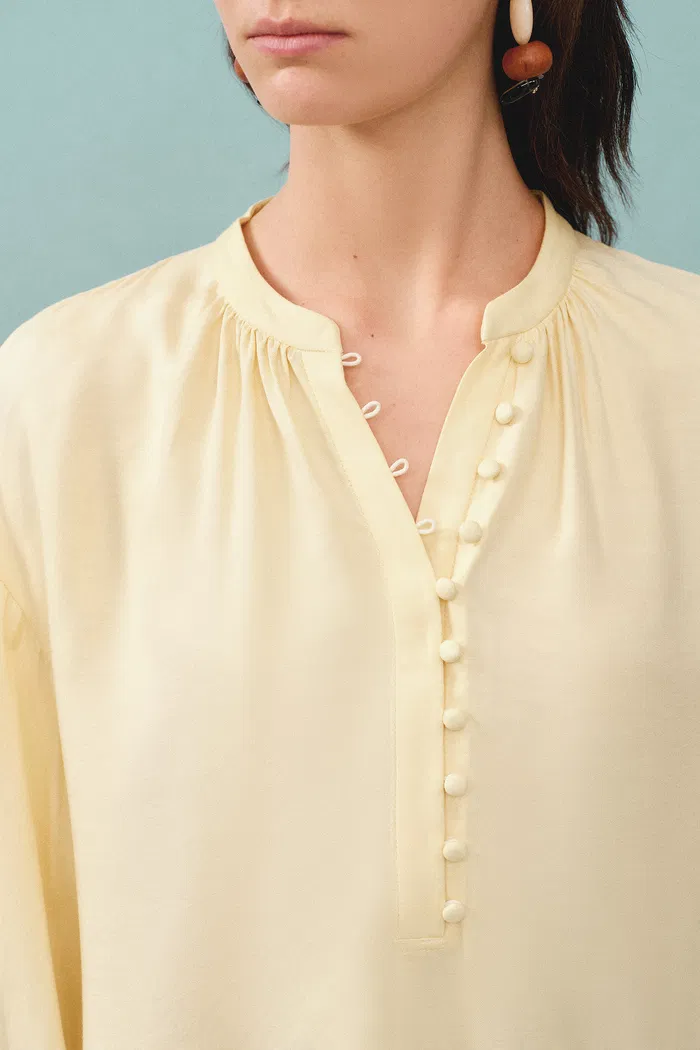 7198-cora-blouse-in-silk-blend-1.webp