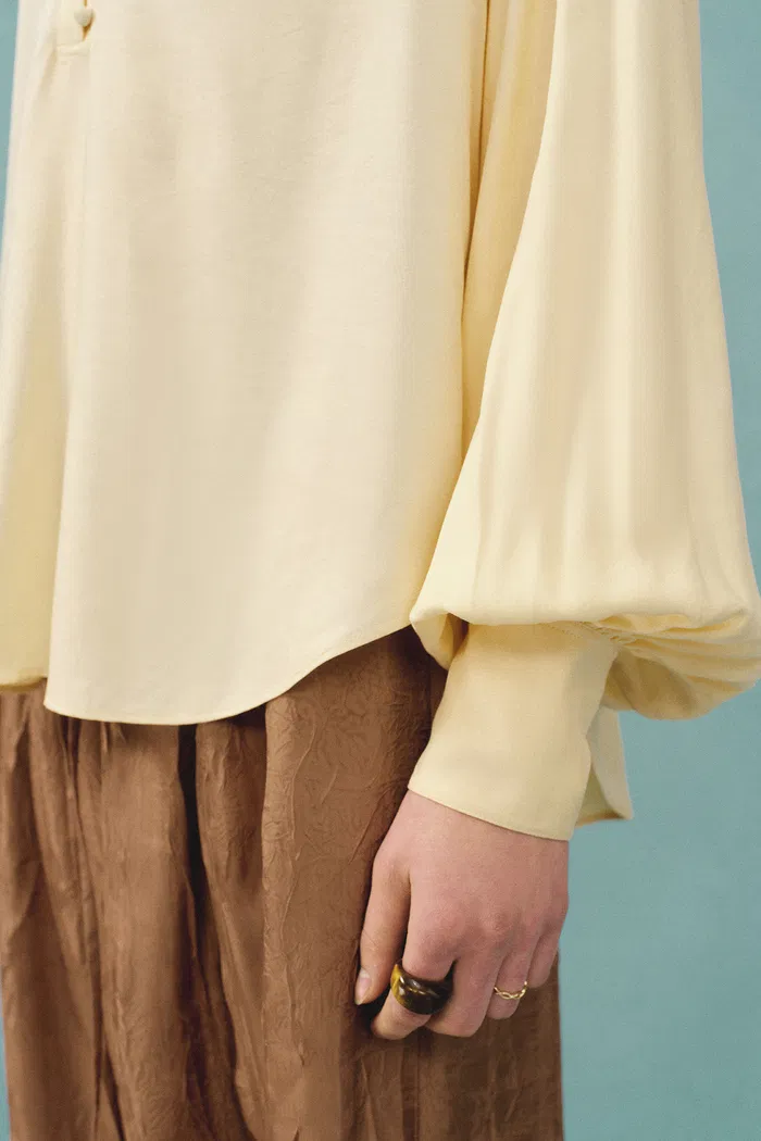 7198-cora-blouse-in-silk-blend-1.webp