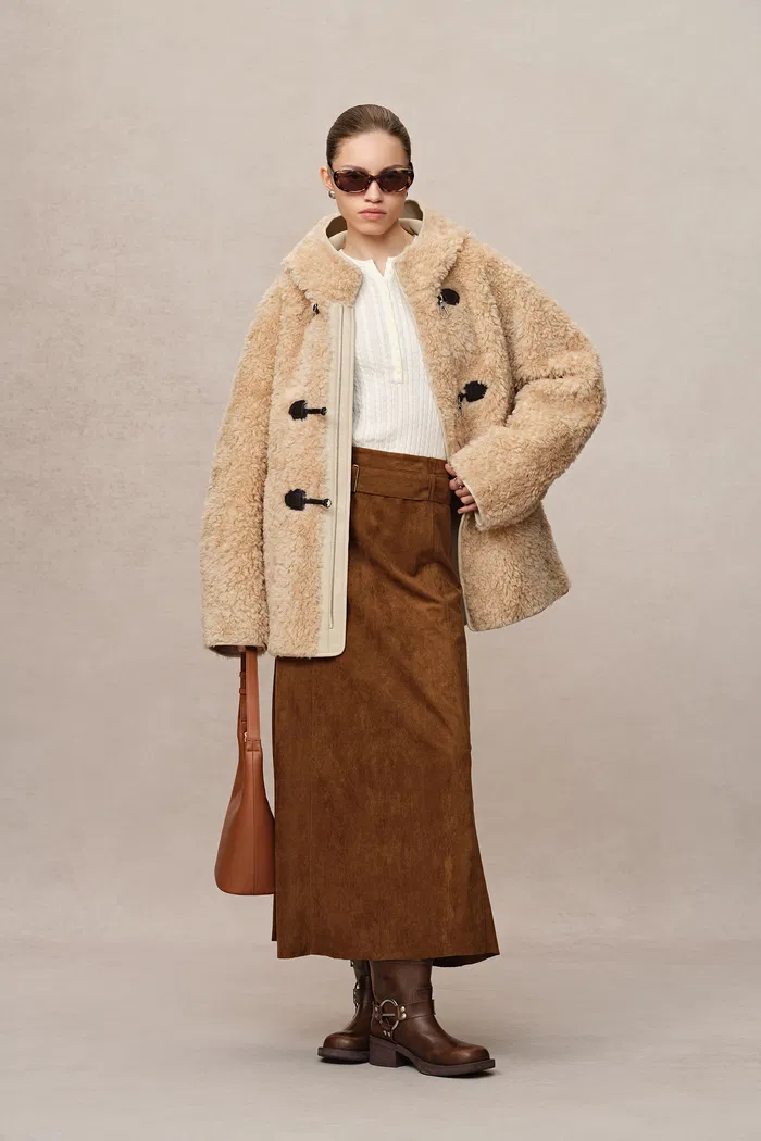 7214-cl-mence-new-semi-oversized-hooded-sherpa-short-coat-in-wool-blend-1.webp