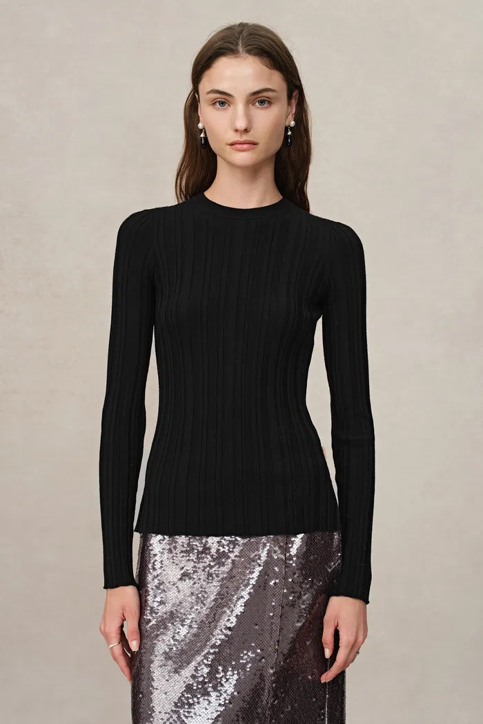 7230-cara-side-slit-long-sleeve-fitted-top-in-merino-wool-yang-yarn-knit-1.webp