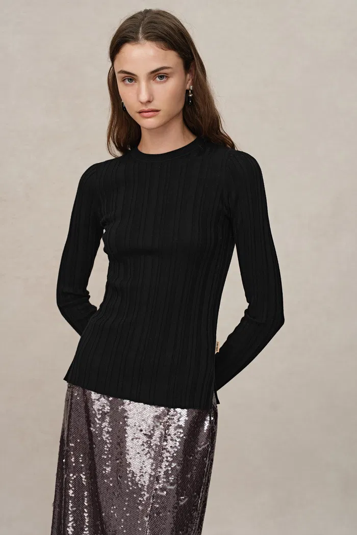 7230-cara-side-slit-long-sleeve-fitted-top-in-merino-wool-yang-yarn-knit-1.webp