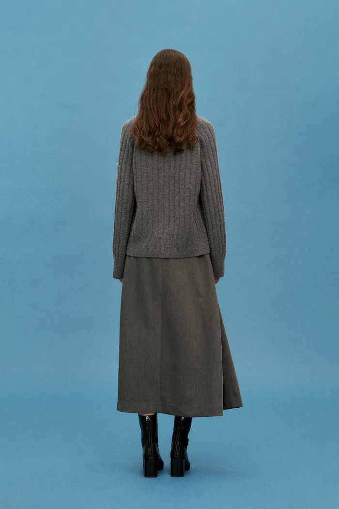 7270-zoey-deep-v-neck-sweater-in-merino-wool-cashmerem-knit-1.webp