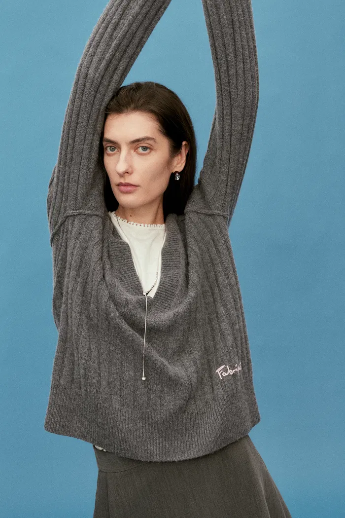 7270-zoey-deep-v-neck-sweater-in-merino-wool-cashmerem-knit-1.webp