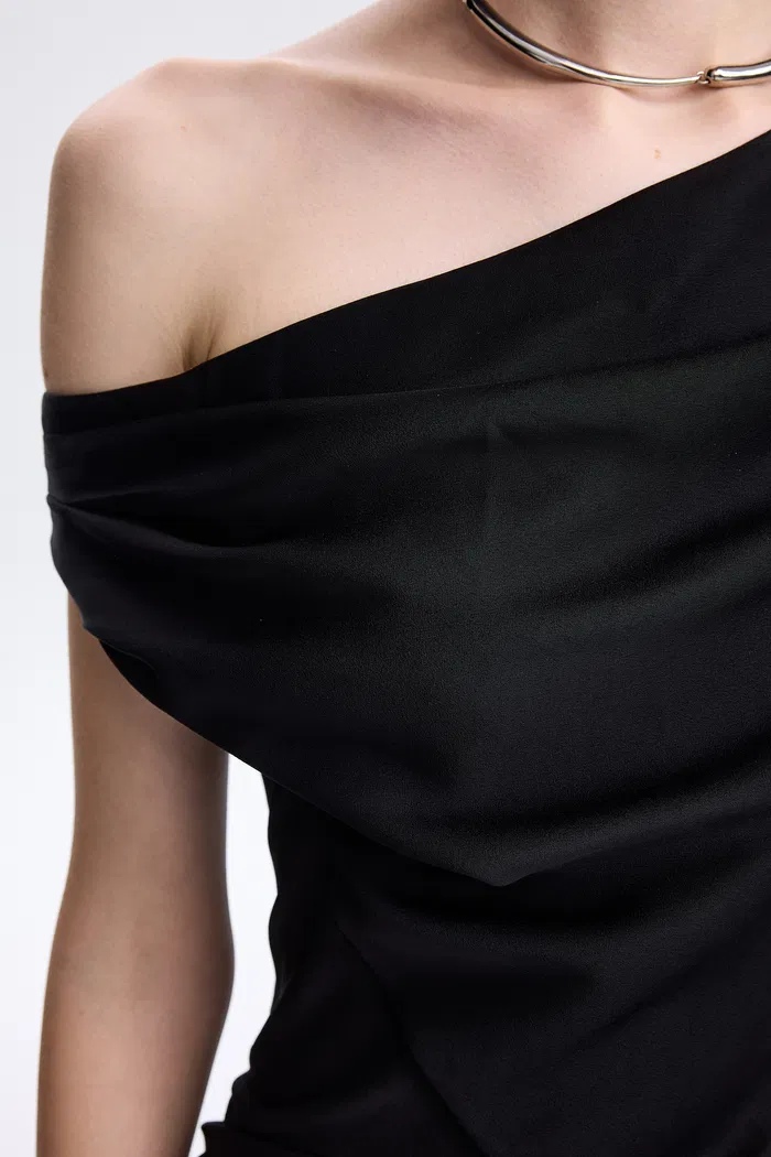 7299-eirlys-one-shoulder-gown-1.webp