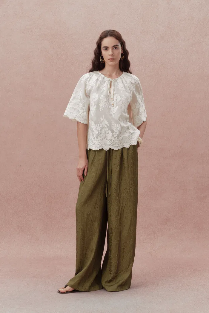 7335-marjorie-embroidered-short-sleeve-blouse-in-sheer-fabric-embroidery-1.webp
