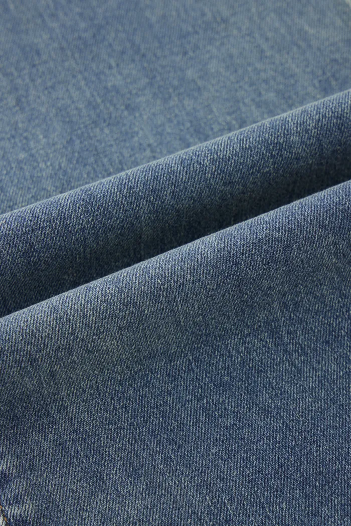 7416-emma-bootcut-jeans-in-stretchy-denim-1.webp