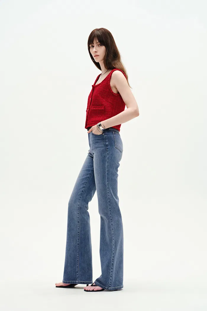 7416-emma-bootcut-jeans-in-stretchy-denim-1.webp