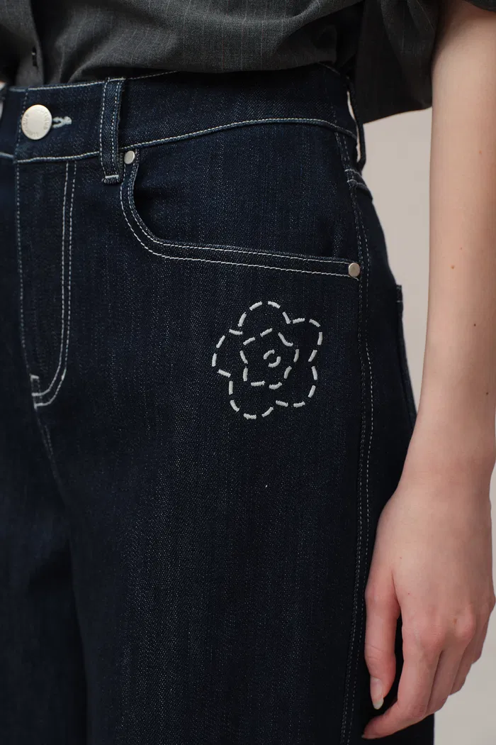 742-somi-curved-blade-jeans-in-stretchy-turkish-denim-1.webp