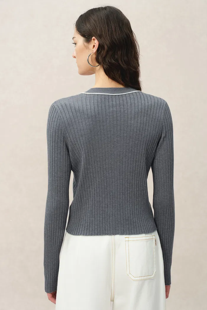 7646-niki-grey-cardigan-in-lyocell-blend-knit-1.webp