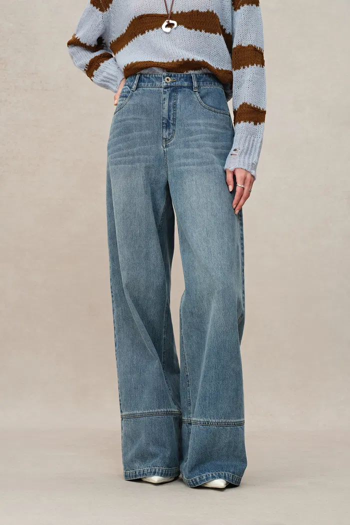 Sierra Stonewashed Wide Leg Jeans in Lightweight Denim