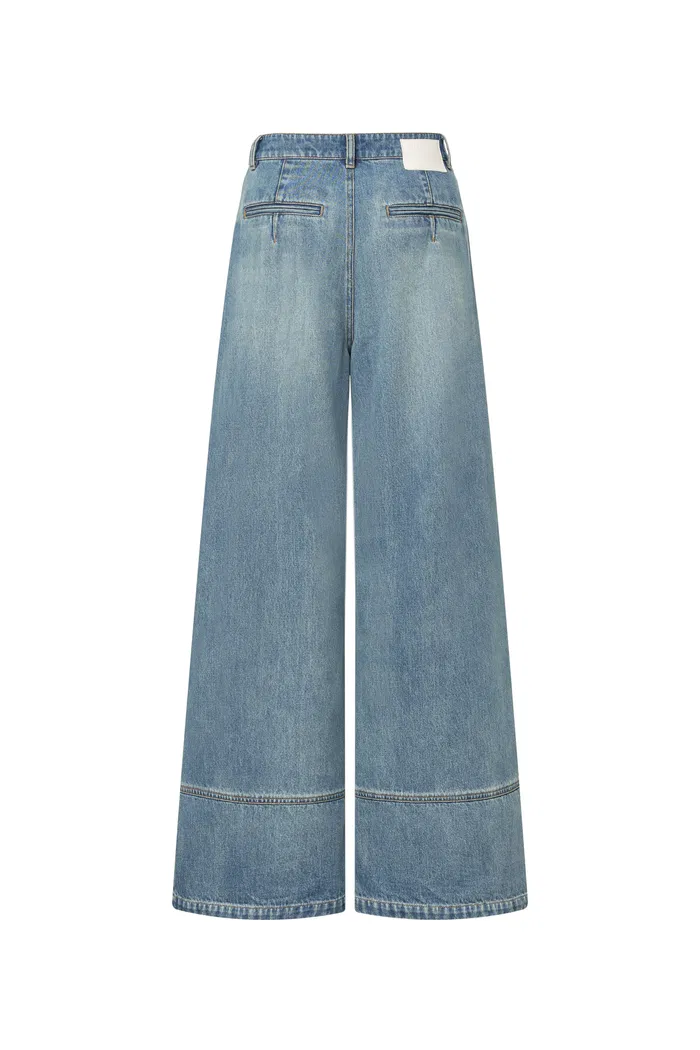 7662-sierra-stonewashed-wide-leg-jeans-in-lightweight-denim-1.webp