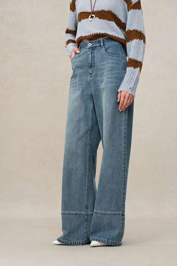 7662-sierra-stonewashed-wide-leg-jeans-in-lightweight-denim-1.webp