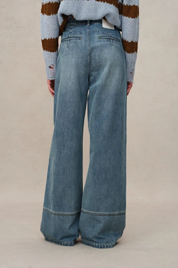 7662-sierra-stonewashed-wide-leg-jeans-in-lightweight-denim-1.webp