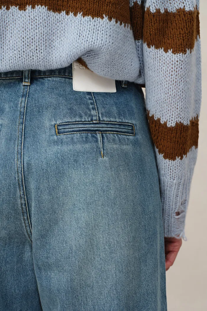 7662-sierra-stonewashed-wide-leg-jeans-in-lightweight-denim-1.webp
