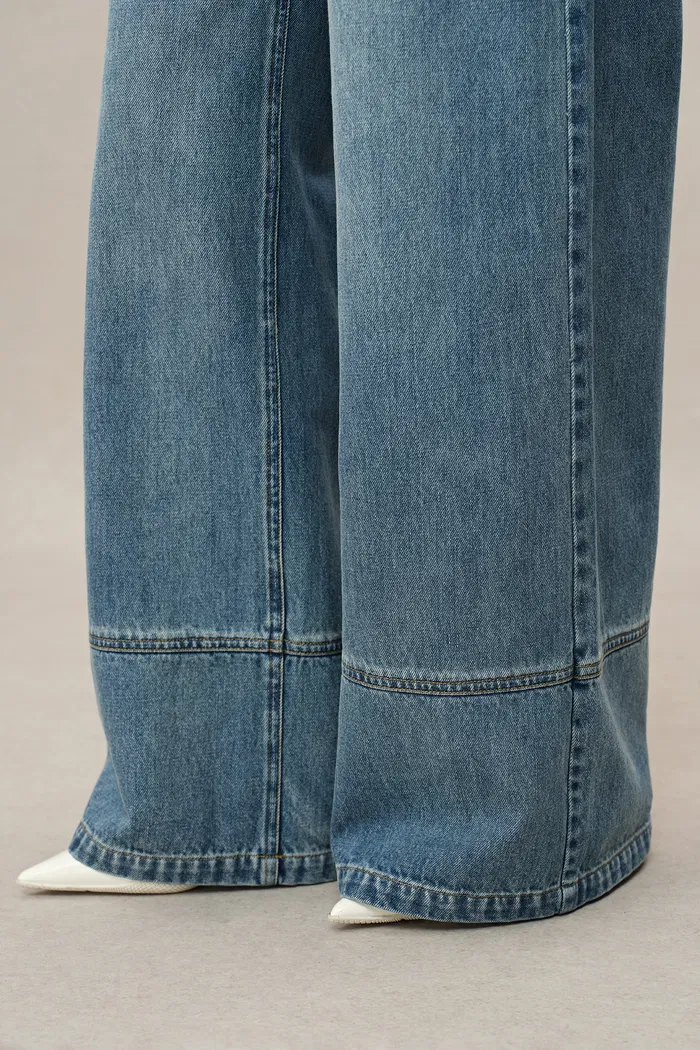 7662-sierra-stonewashed-wide-leg-jeans-in-lightweight-denim-1.webp