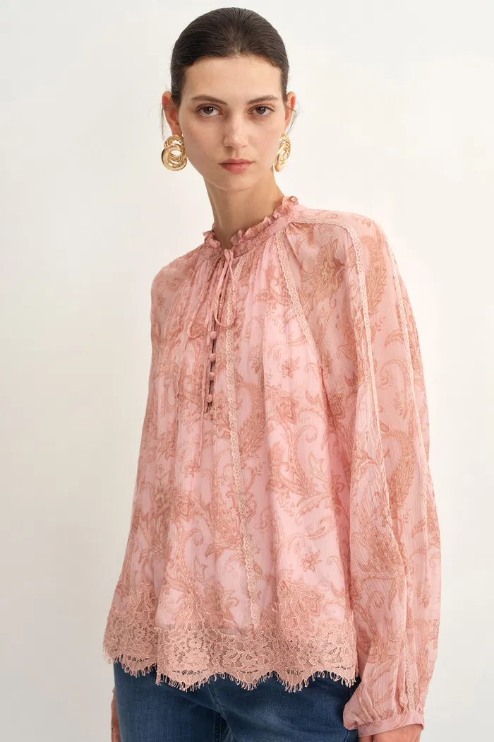 7821-xyla-semi-sheer-blouse-in-silk-crepe-with-paisley-1.webp