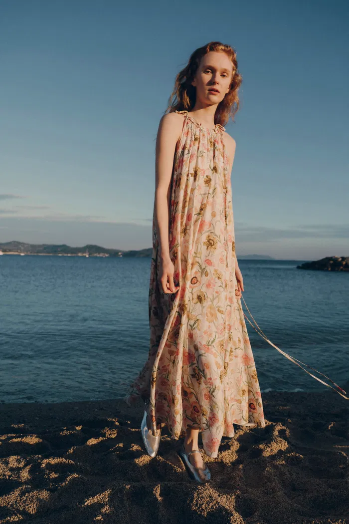 7859-alice-halter-neck-flora-maxi-dress-in-pleated-silk-blend-1.webp