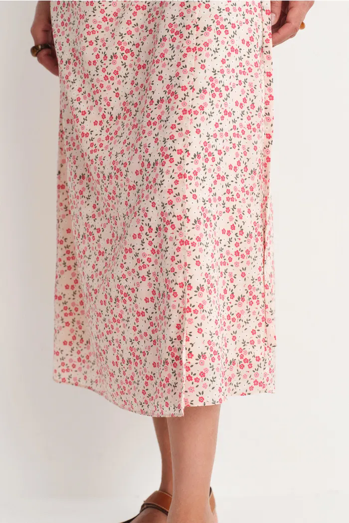 7872-teana-v-neck-floral-dress-1.webp