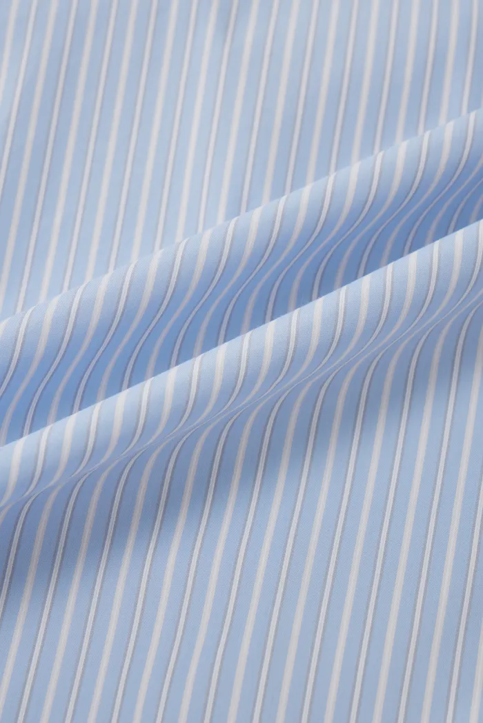 7949-holkham-oversized-collar-striped-shirt-in-cotton-blend-poplin-1.webp