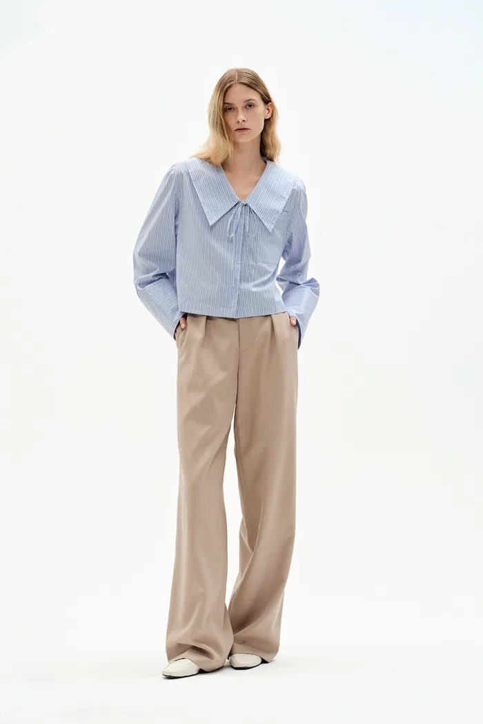 7949-holkham-oversized-collar-striped-shirt-in-cotton-blend-poplin-1.webp