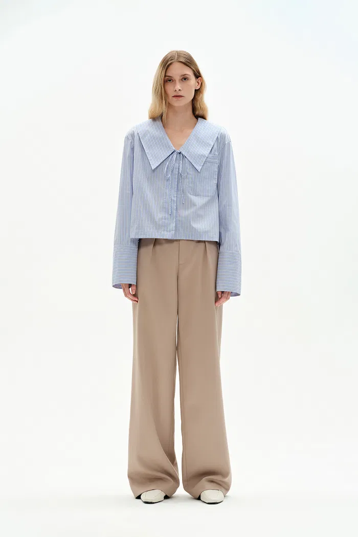 7949-holkham-oversized-collar-striped-shirt-in-cotton-blend-poplin-1.webp
