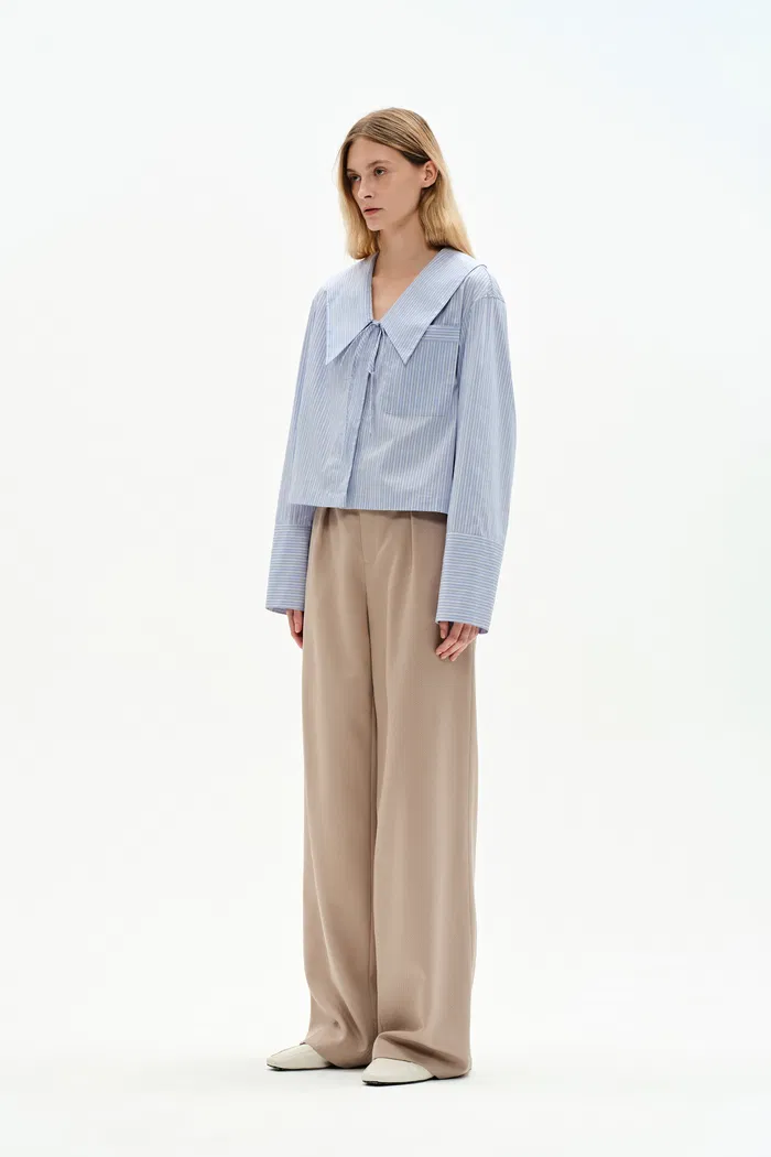 7949-holkham-oversized-collar-striped-shirt-in-cotton-blend-poplin-1.webp