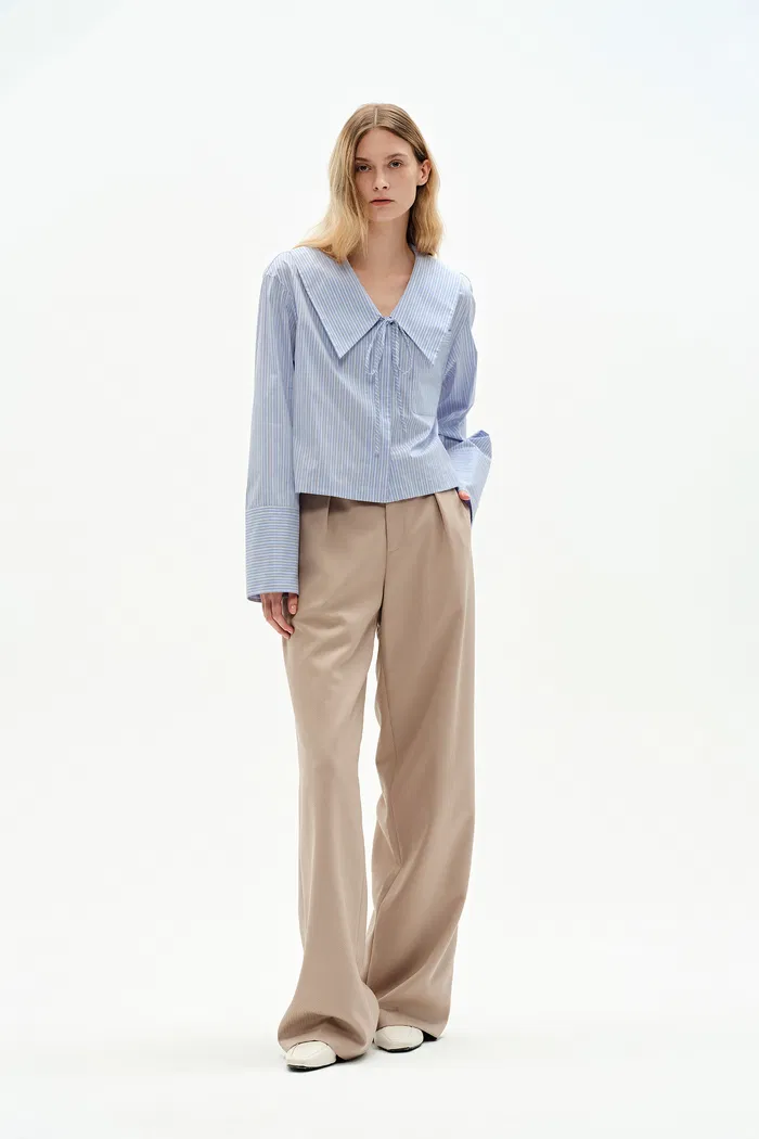 7949-holkham-oversized-collar-striped-shirt-in-cotton-blend-poplin-1.webp